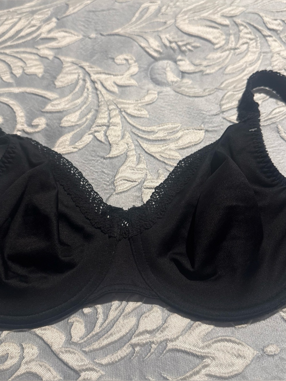 Olga Black Lace-Edge Underwire Bra